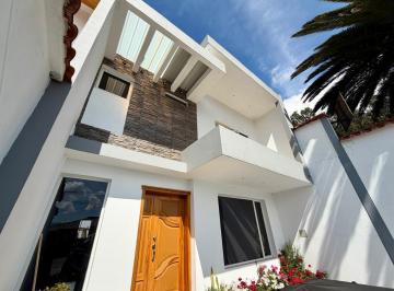 Casa · 169m² · 3 Habitaciones · 2 Estacionamientos · La Armenia, Casa en Venta, 169 m², 3 Habitaciones