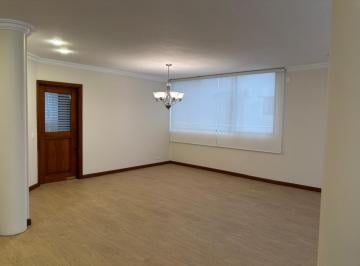 Departamento de 3 habitaciones, Quito · Hermoso Departamento Remodelado Dentro de Urbanización con Acabados de Lujo