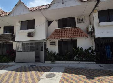 Casa de 3 habitaciones, Guayaquil · Linda Casa de Venta en Urdesa Central.