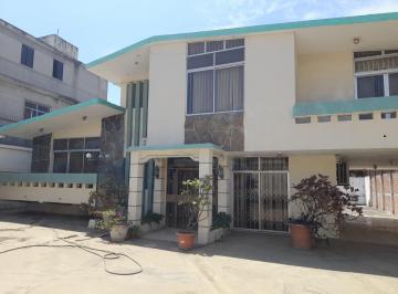 Casa · 221m² · 3 Habitaciones · 4 Estacionamientos · Casa en Venta, Centro de Manta, Tato