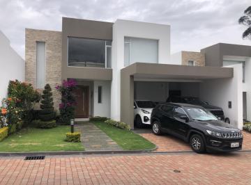 Casa · 293m² · 3 Habitaciones · 2 Estacionamientos · Casa de Venta Ubicada en Conjunto Dentro de La Viña. Moderna, Buenos Acabados, Seguridad