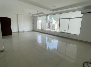 Oficina comercial , Guayaquil · Oficina de Alquiler en Urdesa Central