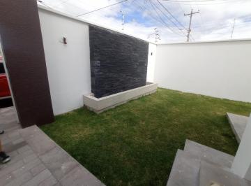 Casa de 3 habitaciones, Antonio Ante · Casa con 288 m² y 3 Dorm. en Venta en Atuntaqui