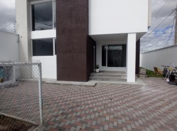 Casa de 3 habitaciones, Antonio Ante · Casa con 288 m² y 3 Dorm. en Venta en Atuntaqui