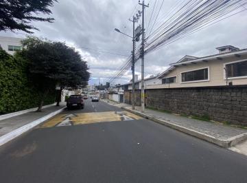 Terreno / Lote · 650m² · Terreno de Venta en El Quito Tenis, Calle Azcunaga y Brasil. Constructores