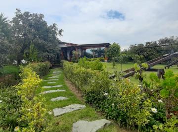 Terreno / Lote de 4 habitaciones, Quito · Terreno Venta Tumbaco con Casa Estilo Rustico Sector Residencial