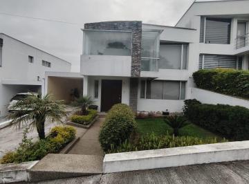 Casa · 220m² · 3 Habitaciones · 2 Estacionamientos · ¡Oportunidad! Casa en Venta Ponceano Bajo $165.m²