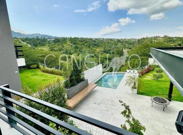 HERMOSA CASA EN VENTA EN NAYÓN · Moderna Casa de Venta Personalizada en Nayon Urbanización Privada