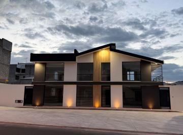 Casa de 6 habitaciones, Quito · Vendo Propiedad Comercial en Tumbaco Remodelada a Una Cuadra del Banco del Pichincha