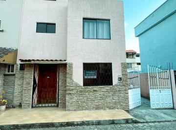 Casa de 4 habitaciones, Quito · Vendo Casa en Conocoto, Excelente Oportunidad!