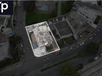 Casa · 408m² · 4 Habitaciones · 3 Estacionamientos · Casa o Terreno en Venta. Jipijapa. Junto a Río Centro Shopping.