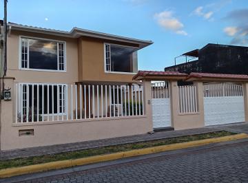 Casa de 4 habitaciones, Quito · San Pedro de Taboada - Linda Propiedad en Renta