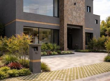 Casa de 3 habitaciones, Quito · Casa de Lujo por Estrenar en Venta - Puembo