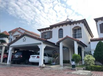 Casa de 4 habitaciones, Guayaquil · Casa en Venta en Terranostra, Via a La Costa