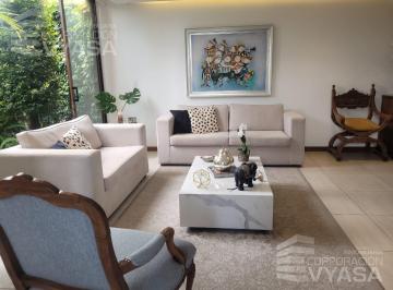 Casa · 290m² · 4 Habitaciones · 2 Estacionamientos · Puembo - en Venta Casa de 290 m² Dentro de Conjunto de 4 Dorm.