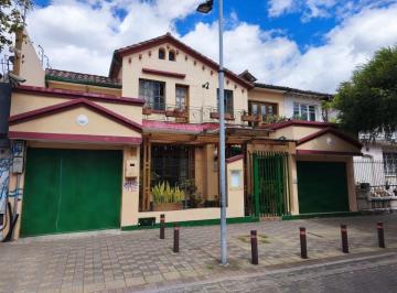 Casa de 14 habitaciones, Quito · Venta de Casa Remodelada, La Mariscal Calama y 6 de Diciembre