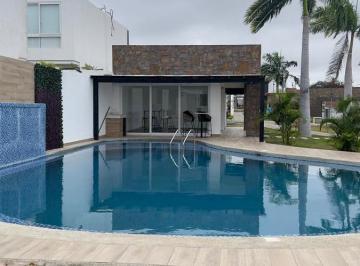 Casa · 133m² · 3 Habitaciones · 2 Estacionamientos · Casa en Venta