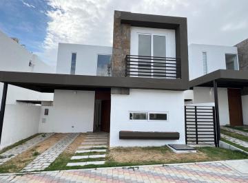 Casa · 133m² · 3 Habitaciones · 2 Estacionamientos · Casa en Venta
