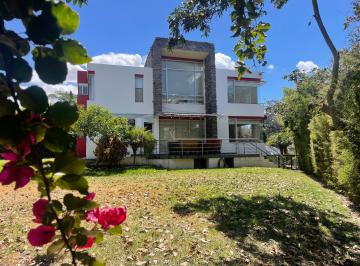 Casa de 4 habitaciones, Quito · Casa de Venta - Nayón - Urbanización Tacuri