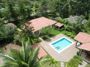 Casa de 3 habitaciones, Santa Elena · Casa con Piscina, Campestre y Acabados Modernos con Teca en Venta - Olon