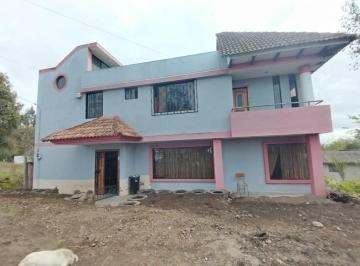Casa de 4 habitaciones, Ambato · Excelente Oportunidad de Inversión 1873 m Terreno y 205 m Casa en Montalvo - Ambato