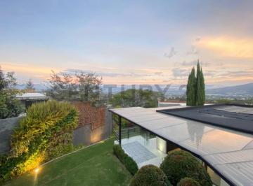Casa · 417m² · 5 Habitaciones · 4 Estacionamientos · Oportunidad Venta Casa de Lujo con Jardin, Piscina en Urb. Exclusiva Nayon - Tacuri