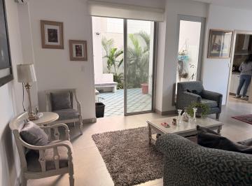 Departamento de 3 habitaciones, Guayaquil · Departamento Planta Baja de Tres Dorm. con Lindo Patio Social
