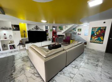 Casa · 460m² · 4 Habitaciones · 2 Estacionamientos · Venta Casa Moderna Dentro de Urbanización, Balcon del Norte