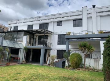 Casa de 5 habitaciones, Quito · Vendo Casa Sector Bellavista 1.200 m Terreno 1*360.000 Dólares, Mm
