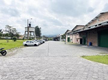 Bodega-Galpón · 1152m² · 10 Estacionamientos · Galpón en Yaruqui