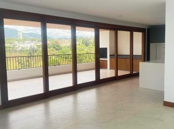 Casa · 256m² · 3 Habitaciones · 2 Estacionamientos · Casa de Lujo en Conjunto – Nayón, Quito 256.48 m² de Construcción 110 m² de Terrazas y Exteriore