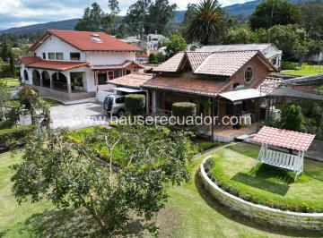 Casa · 300m² · 3 Habitaciones · 5 Estacionamientos · Casa con Dormitorio en Planta Baja y Cabaña | Terreno de 2.875 m² en Urbanización Privada