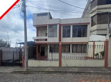 Casa de 8 habitaciones, Ambato · Casa Sector Av Bolivariana