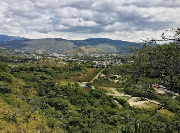 Terreno / Lote · 2596m² · Jal. Venta Terreno Guayllabamba Cerca Al Parque, con Escrituras Individuales