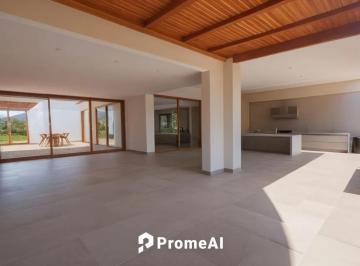Casa · 1398m² · 4 Habitaciones · 6 Estacionamientos · Venta Casa Moderna con Ascensor, Cumbayá