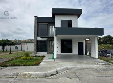 Casa · 259m² · 4 Habitaciones · 2 Estacionamientos · Venta de Casa Proyecto, 4 Habitacones en Urb. El Condado. Vb