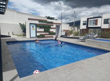 Casa de 3 habitaciones, Quito · Casa con 133 m² y 3 Habitaciones en Venta en Tumbaco con Piscina