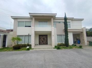 Casa de 5 habitaciones, Portoviejo · Casa en Urbanizacion de Venta Zona Norte Portoviejo