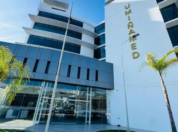 Consultorio de 2 habitaciones, Manta · En Venta Consultorio Médico en Torre Umiñamed de La Ciudad de Manta
