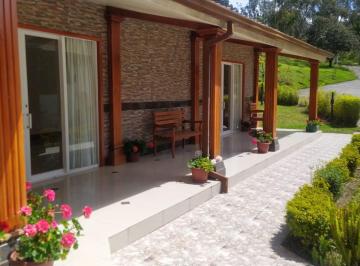 Casa · 650m² · 4 Habitaciones · 6 Estacionamientos · Se Renta Casa Tipo Quinta en Iñaquito Alto de 4 Habitaciones