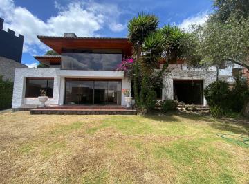 Casa · 569m² · 4 Habitaciones · Casa de Venta o Renta en La González Suárez Construida por El Arq. Felipe Londoño