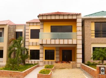 Casa · 186m² · 3 Habitaciones · 2 Estacionamientos · ? ¡Tu Nuevo Hogar Te Espera en Loma Dorada! Casa en Venta con Excelente Ubicación?