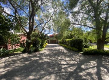 Hacienda-Quinta · 650m² · 9 Habitaciones · 3 Estacionamientos · Hermosa Quinta de Venta Ubicada en Guayllabamba. Árboles Frutales, Casa Principal 340 m²