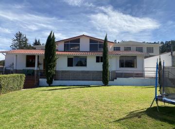 Casa · 209m² · 4 Habitaciones · 10 Estacionamientos · Casa de Venta Ubicada en Una Linda Zona en Pifo. a 3 Cuadras de La E - 35. Fuera de Urbanización
