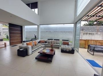 Casa de 5 habitaciones, Quito · Venta Casa 5 Dorm. Urbanización San Francisco. Valle de Los Chillos