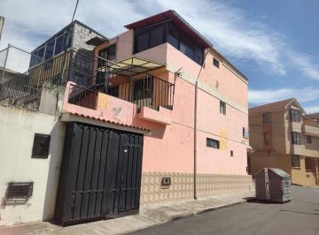 Casa de 5 habitaciones, Quito · Casa Rentera en Venta Sector San Jose de Moran - Calderon