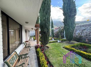 Casa · 426m² · 4 Habitaciones · 5 Estacionamientos · Hermosa Casa en Venta Sector Mitad del Mundo