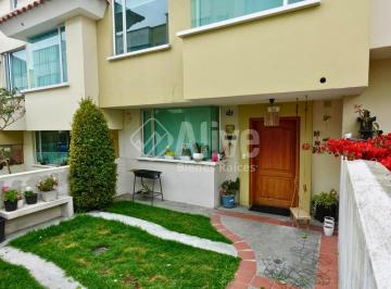Casa de 3 habitaciones, Quito · Casa de Venta en Santa Lucía Alta
