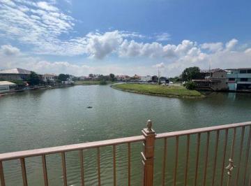 Casa de 5 habitaciones, Guayaquil · Casa en Venta en Samborondón con Vista Al Lago - m. Espinosa