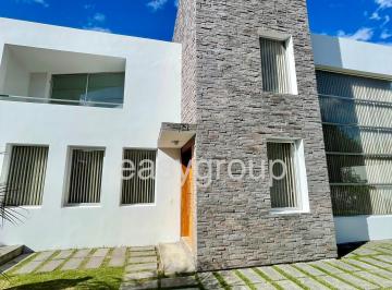 Casa de 5 habitaciones, Quito · Arriendo o Venta Casa en Cumbaya